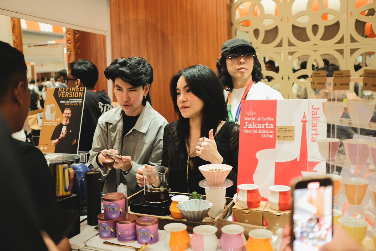 jibbi the littles at cloud catcher asia booth tung nguyen