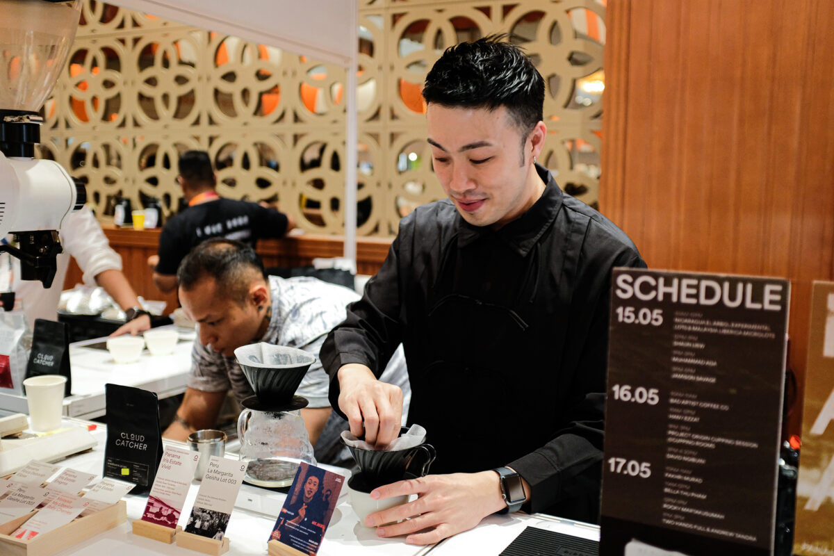 shaun liew, two time malaysia brewer's cup champion, takeover at cloud catcher asia booth tung nguyen